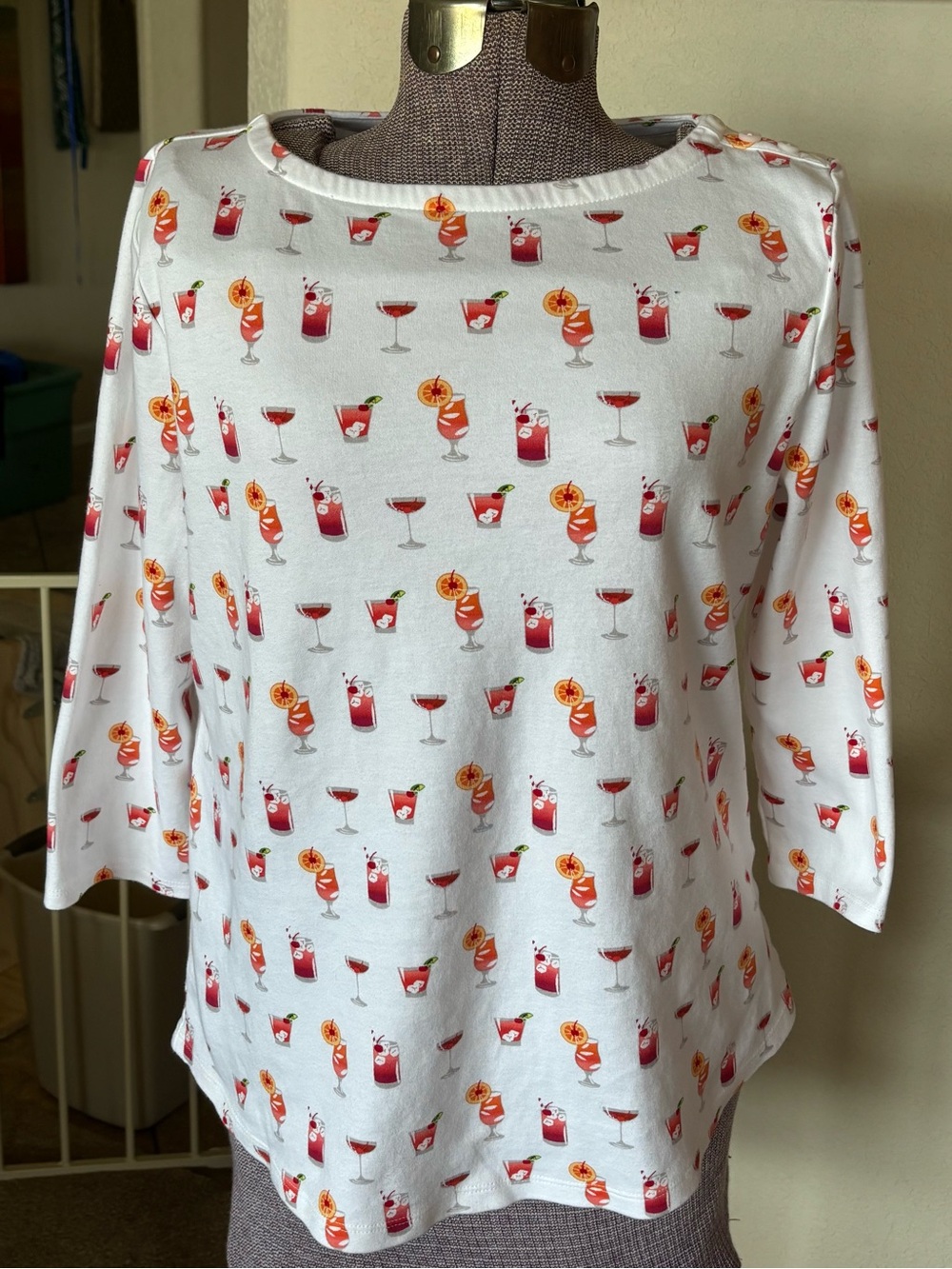 Charter Club cocktail long sleeve top
100% cotton size L . Great cruise wear!